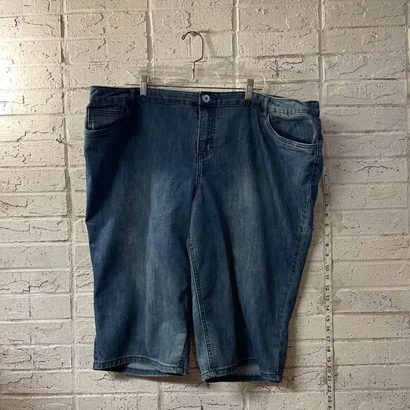 CJ Banks Denim Bermuda Shorts with Embellished Pockets โ Size 24W - Picture 1 of 11